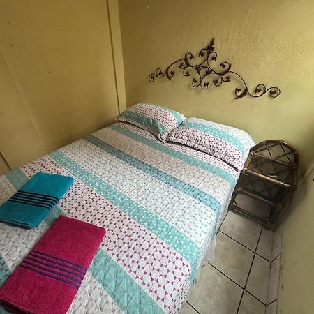 Hostal Los Girasoles By Hostal Inn Flores Kültér fotó