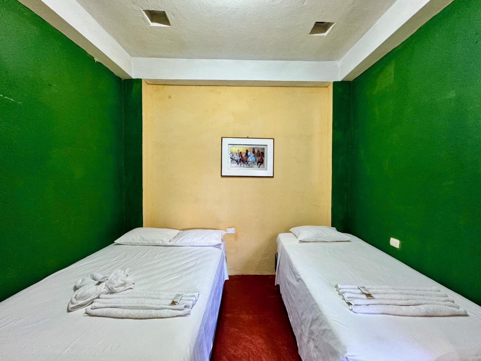 Hostal Los Girasoles By Hostal Inn Flores Kültér fotó