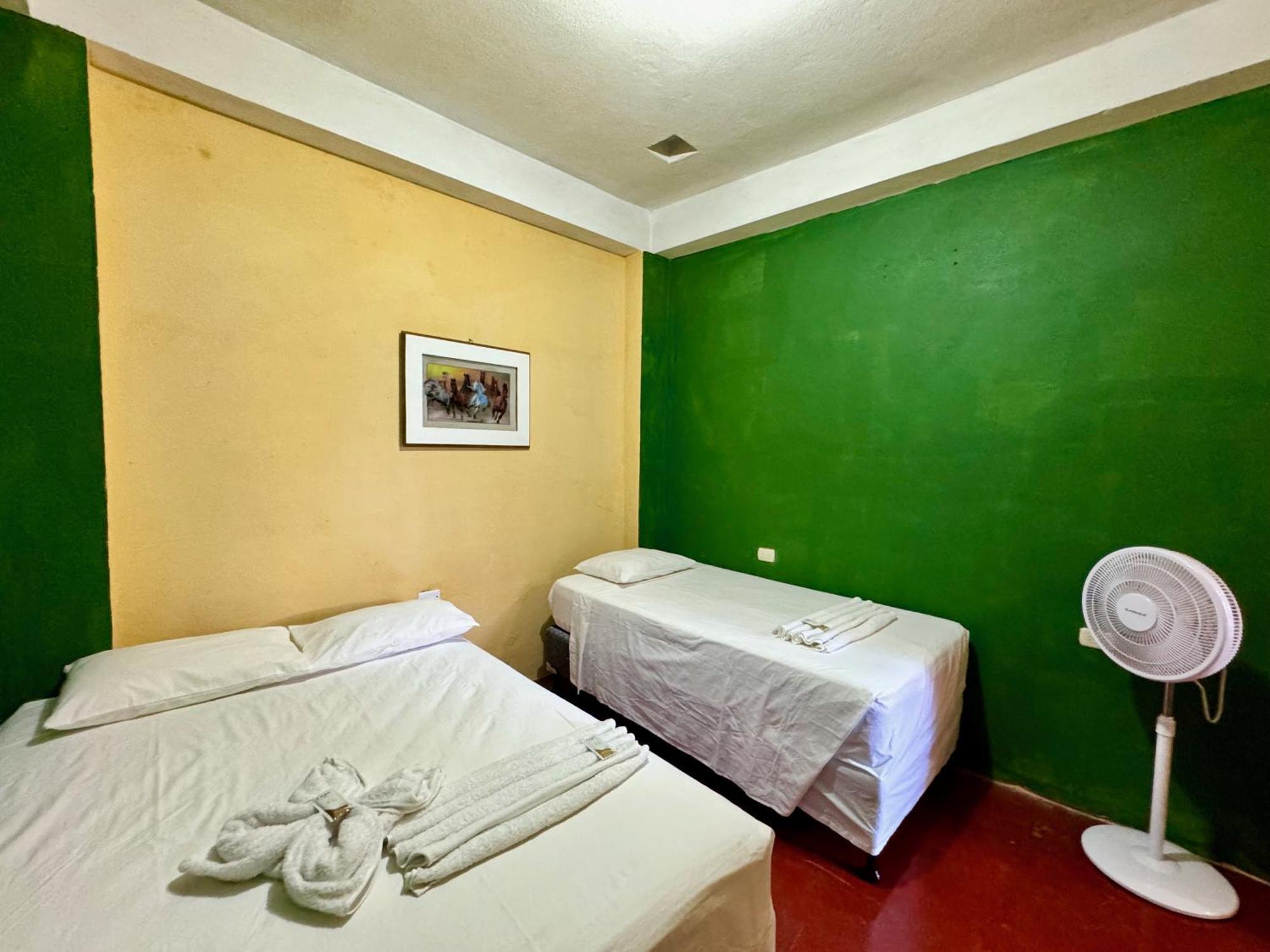 Hostal Los Girasoles By Hostal Inn Flores Kültér fotó