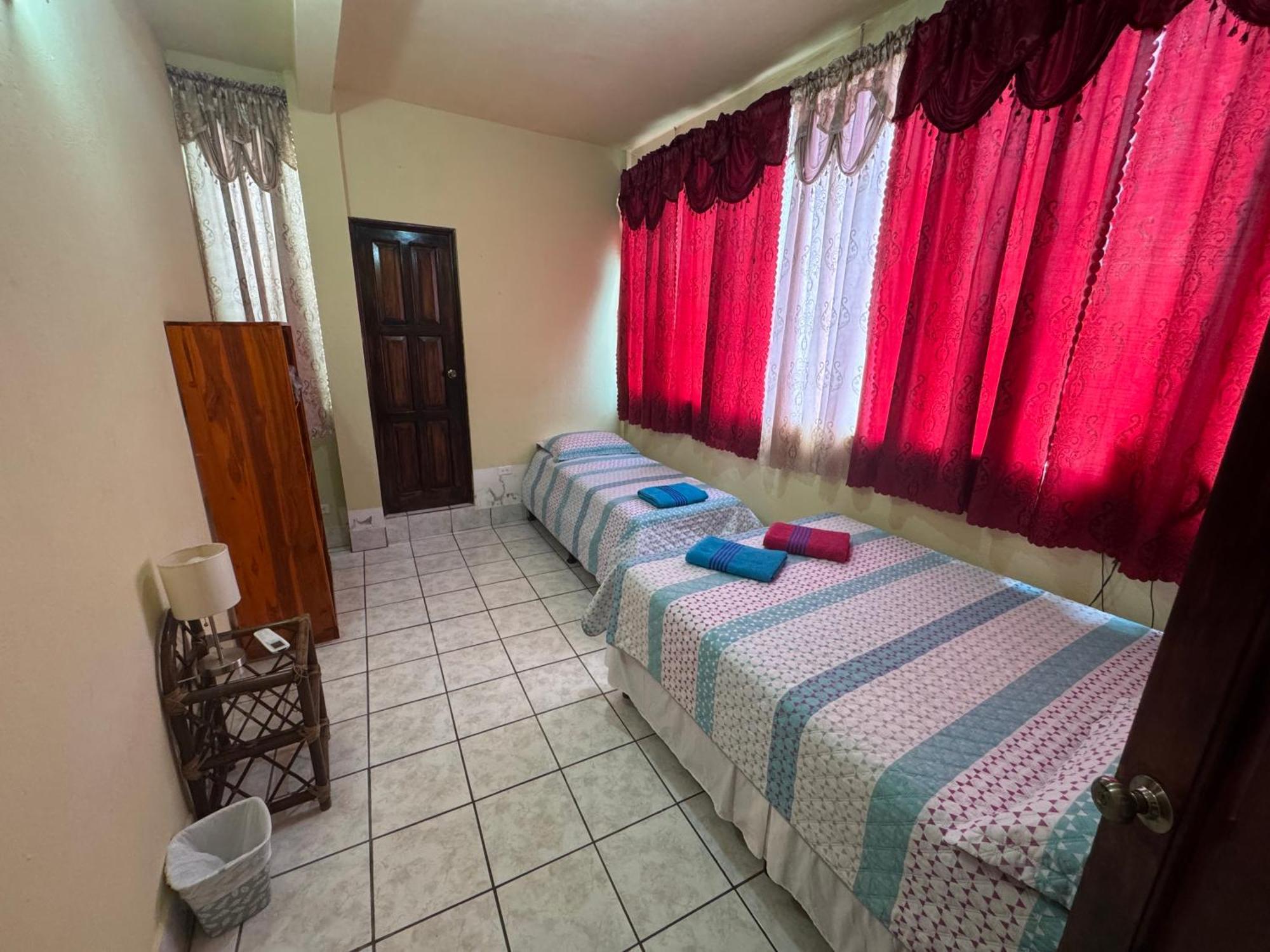 Hostal Los Girasoles By Hostal Inn Flores Kültér fotó